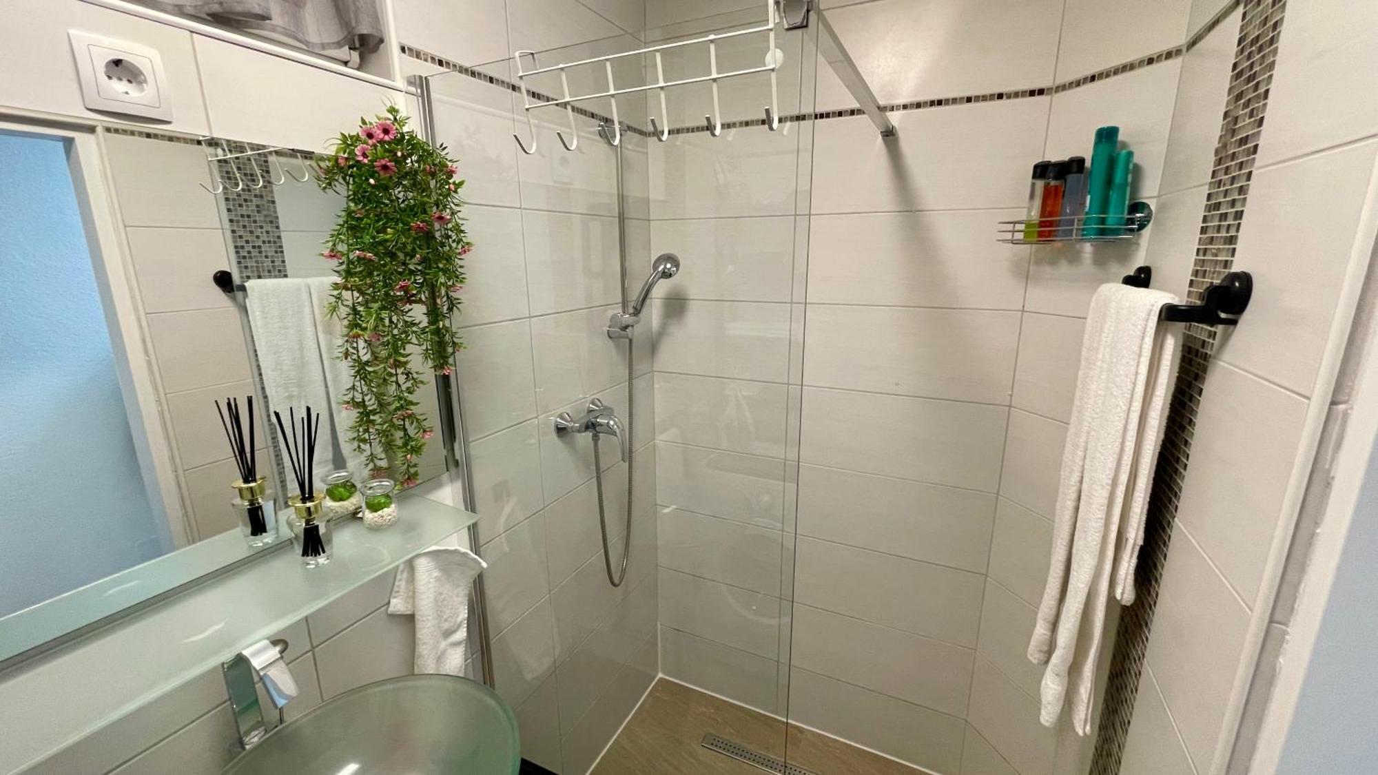 Zentrale, Moderne Wohnung In Graz Bagian luar foto